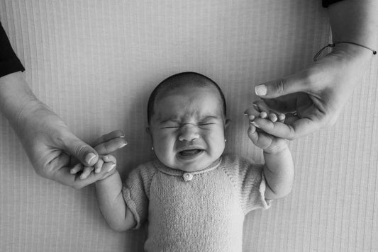 Bébé dans les bras de sa mère