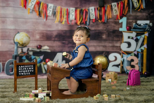 Bébé qui découvre le pot d'apprentissage
