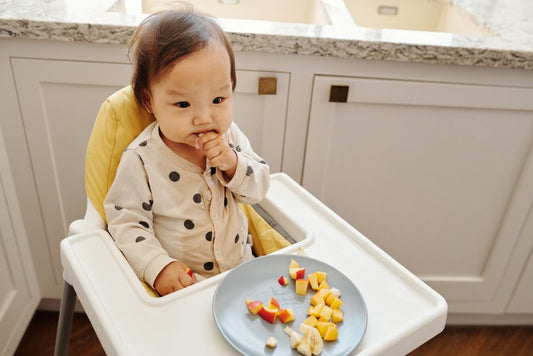 Bébé qui mange en autonomie (DME)