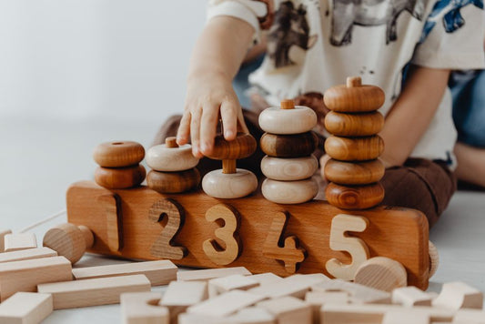 Jouets en bois pour bambin