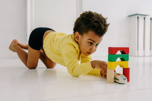 Bambin en jeu autonome