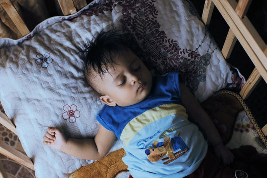 Bébé de 5 mois qui dort paisiblement