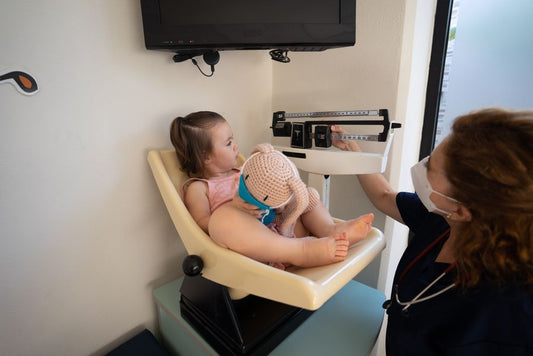 Consultation pédiatrique pour un bébé de 2 mois