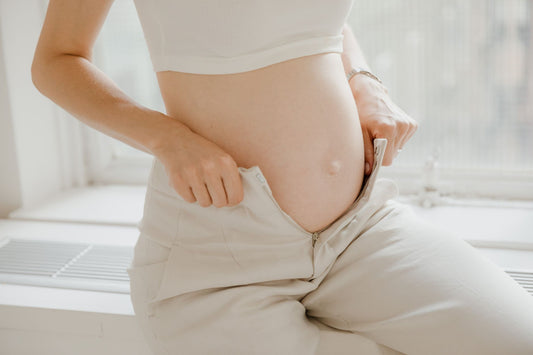Ventre de grossesse à 8 mois